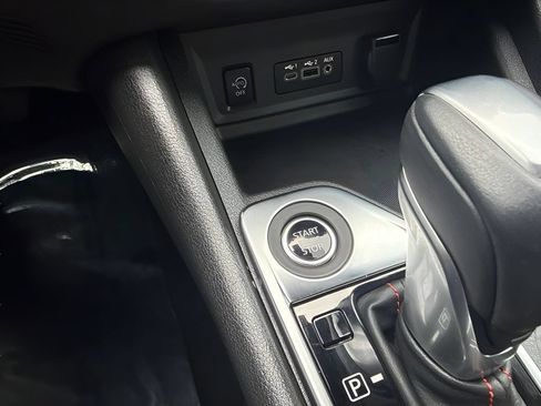 Used 2025 Nissan Sentra SR FWD image 11