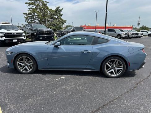 Used 2024 Ford Mustang Coupe RWD image 6