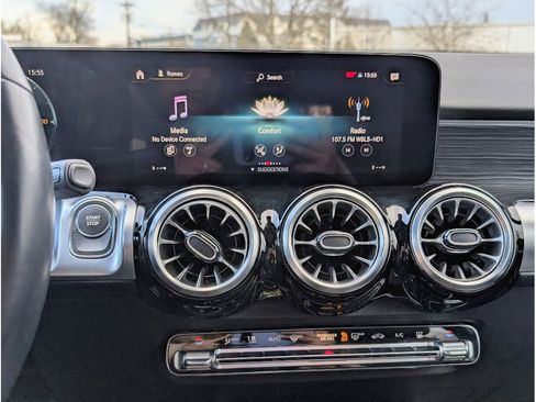 Used 2023 Mercedes-Benz EQB 300 4MATIC image 22