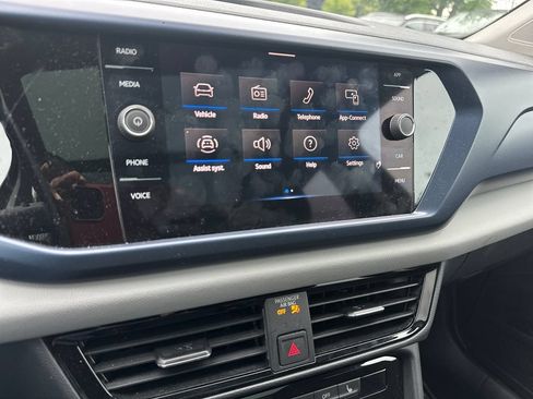 Certified 2023 Volkswagen Taos SE w/ Panoramic Sunroof Package FWD image 14