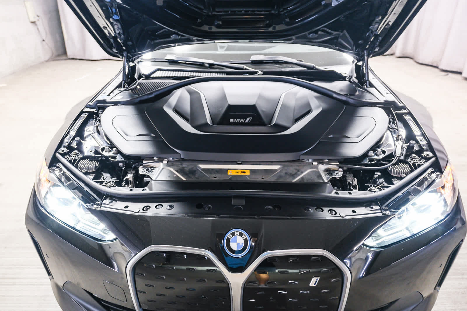 Used 2023 BMW i4 eDrive40 w/ Premium Package RWD image 32