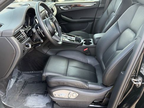 Used 2025 Porsche Macan image 16