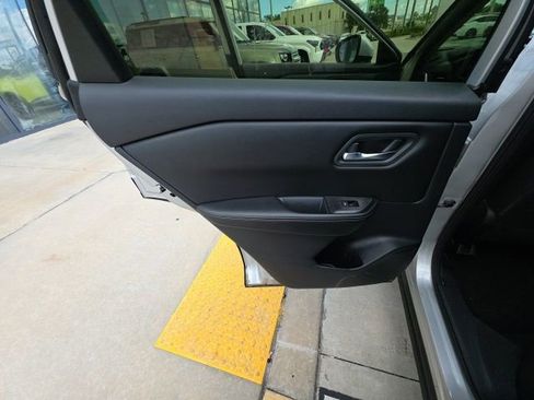 Used 2024 Nissan Rogue SV FWD image 22