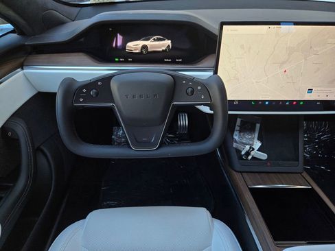 Used 2023 Tesla Model S Standard Range image 13