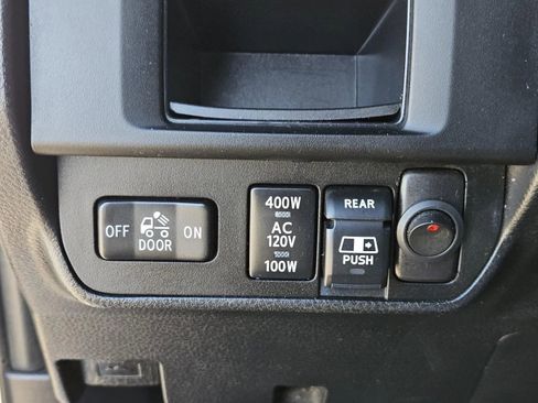 Used 2017 Toyota Tacoma TRD Sport image 16