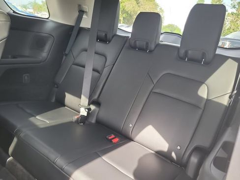 Used 2024 Nissan Pathfinder SL w/ SL Premium Package FWD image 15