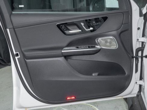 New 2026 Mercedes-Benz GLC 350e 4MATIC image 9