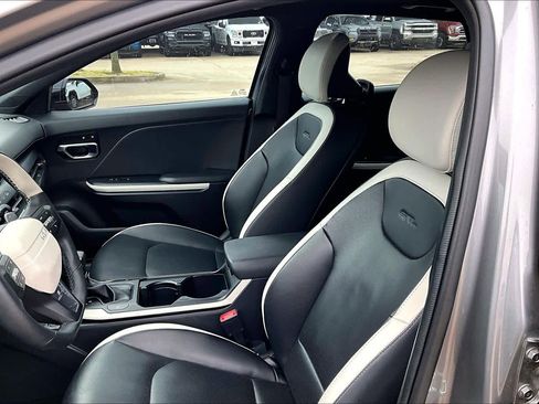 Used 2025 Kia K4 GT-Line w/ GT-Line Premium Package image 8