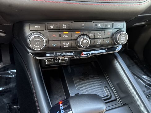 Used 2024 Dodge Durango R/T RWD image 32