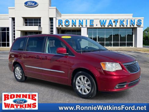 Used 2013 Chrysler Town & Country Touring image 1