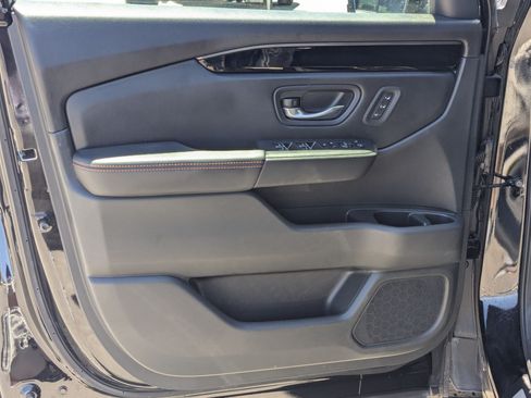 Certified 2025 Honda Pilot TrailSport image 14