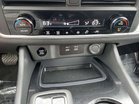 Used 2024 Nissan Rogue SV image 40