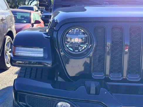 Used 2021 Jeep Gladiator Overland image 3