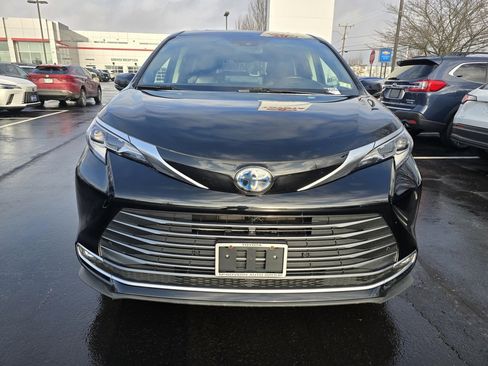 Certified 2022 Toyota Sienna Platinum image 9