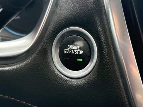 Used 2021 Chevrolet Traverse LT image 25