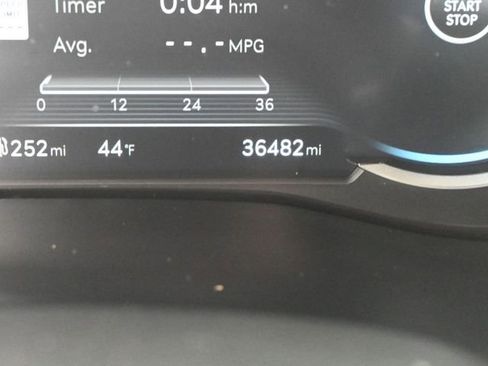 Used 2025 Genesis G70 2.5T image 34