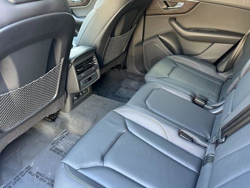 Used 2023 Audi Q8 Premium image 12