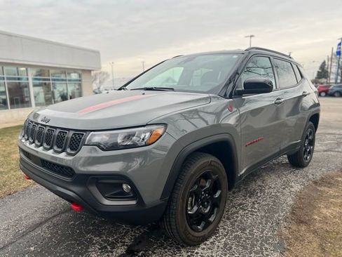 Used 2023 Jeep Compass Trailhawk AWD/4WD image 4