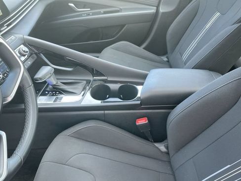 Used 2025 Hyundai Elantra SEL FWD image 21