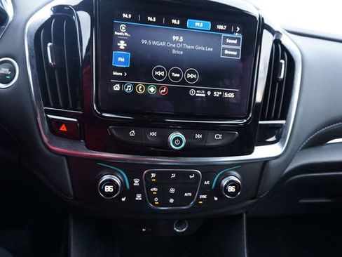 Used 2023 Chevrolet Traverse LT image 13