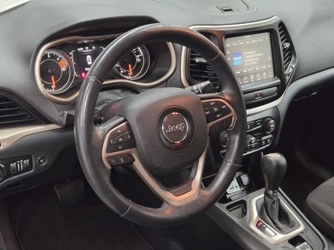 Used 2016 Jeep Cherokee Latitude w/ Comfort/Convenience Group FWD image 14