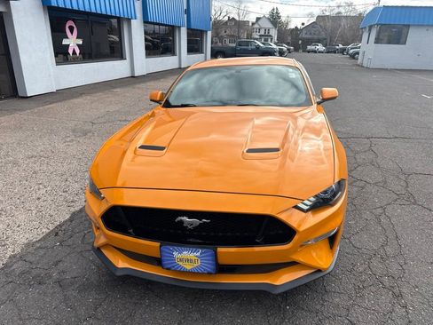 Used 2018 Ford Mustang GT RWD image 3