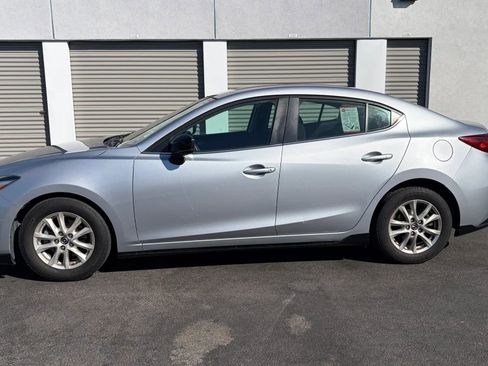 Used 2017 MAZDA MAZDA3 Sport w/ Appearance Package FWD image 2