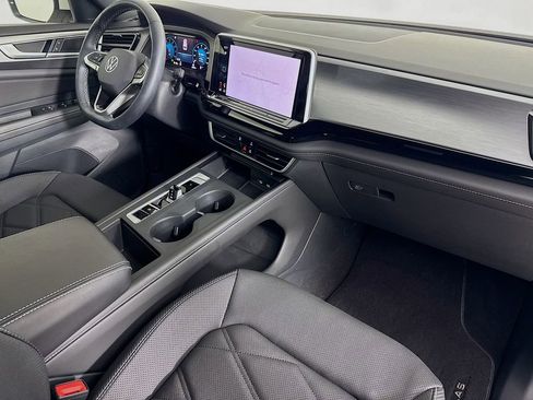 Used 2024 Volkswagen Atlas Cross Sport SE image 36