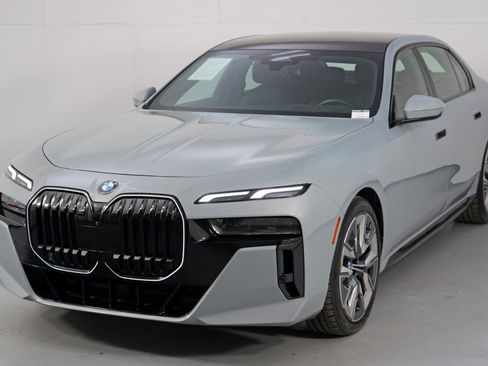 Used 2024 BMW 740i w/ Premium Package 2 RWD image 59