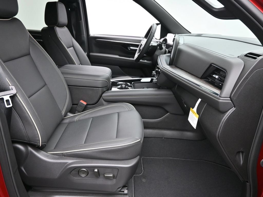 Used 2025 Chevrolet Suburban Premier AWD/4WD image 9