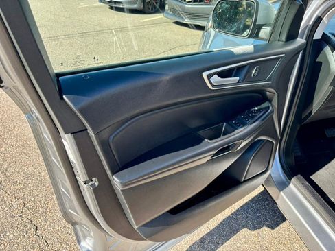 Used 2023 Ford Edge SEL image 9