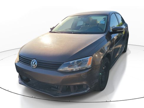 Used 2012 Volkswagen Jetta SE FWD image 3