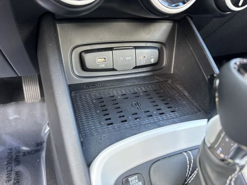 Used 2024 Hyundai Venue Limited image 53