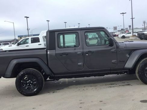 New 2025 Jeep Gladiator Sport image 9