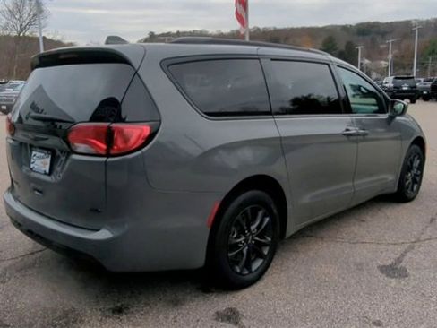 Used 2020 Chrysler Pacifica Touring-L w/ Advanced Safetytec Group image 8