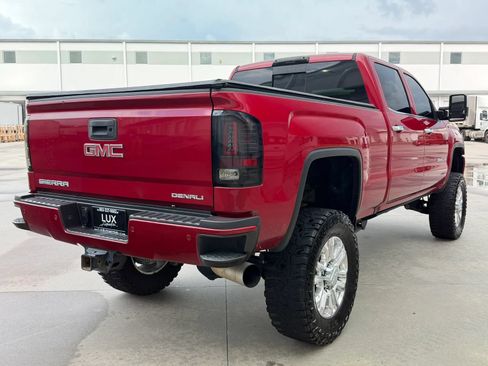 Used 2019 GMC Sierra 2500 Denali w/ Duramax Plus Package AWD/4WD image 9