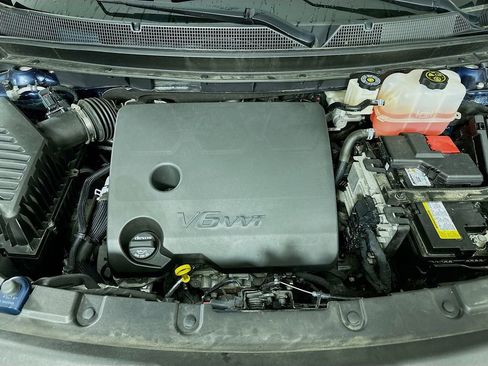 Used 2023 Chevrolet Traverse LT image 40