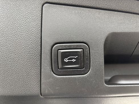 Used 2017 Cadillac XT5 Luxury image 16