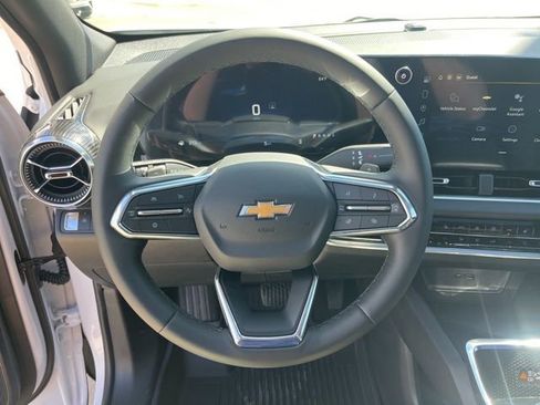 New 2026 Chevrolet Equinox LT w/ Convenience Package II FWD image 16