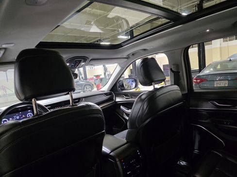 Used 2021 Jeep Grand Cherokee L Limited image 16