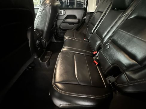 Used 2019 Jeep Wrangler Unlimited Sahara w/ Uconnect 4C Nav & Sound Group image 27