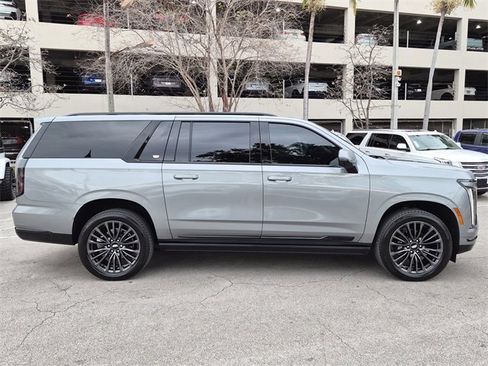 Certified 2025 Cadillac Escalade ESV Sport Platinum image 5