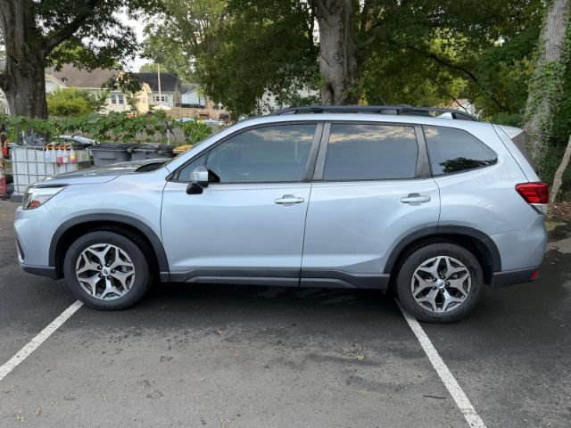 Used 2020 Subaru Forester Premium AWD/4WD image 4