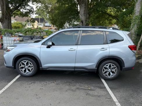 Used 2020 Subaru Forester Premium AWD/4WD image 4