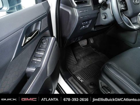 Used 2025 Lexus GX 550 w/ Accessory Package (2T) AWD/4WD image 8
