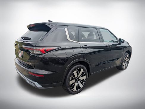 New 2025 Mitsubishi Outlander SE image 3