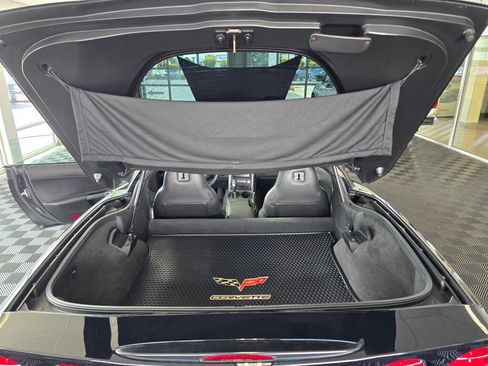 Used 2006 Chevrolet Corvette Coupe w/ Preferred Equipment Group RWD image 16