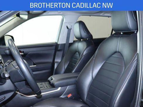 Used 2023 Toyota Highlander XLE image 21