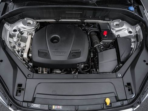 Used 2022 Volvo XC90 T6 Momentum w/ Advanced Package image 21