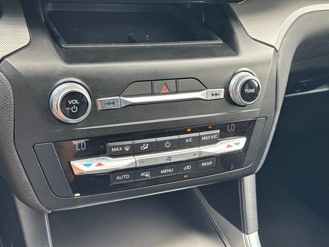 Used 2020 Ford Explorer XLT w/ Equipment Group 202A AWD/4WD image 35